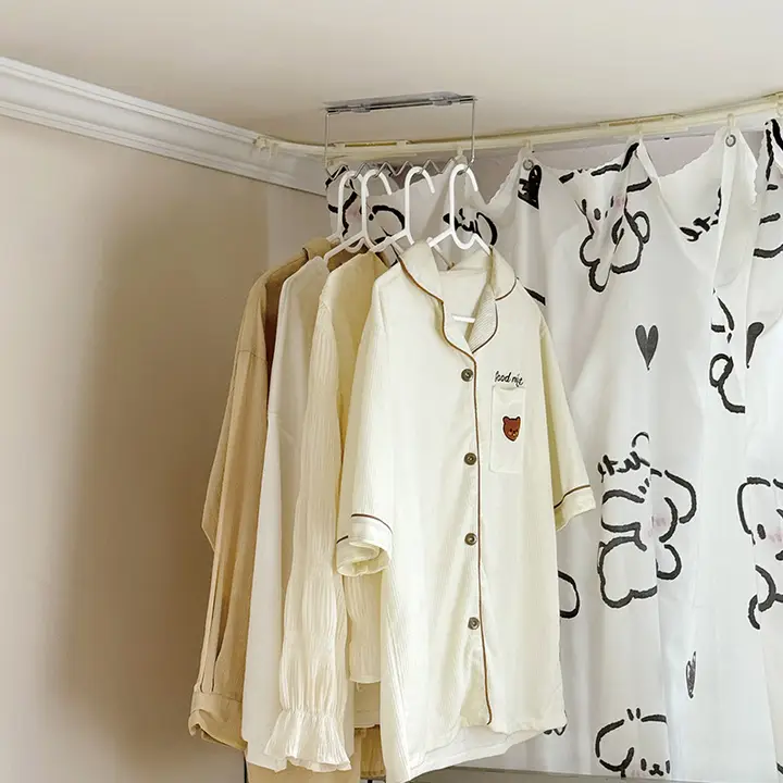 大学生向けベッド上掛けハンガー【穴あけ不要・粘着式・無痕設計・収納に便利】