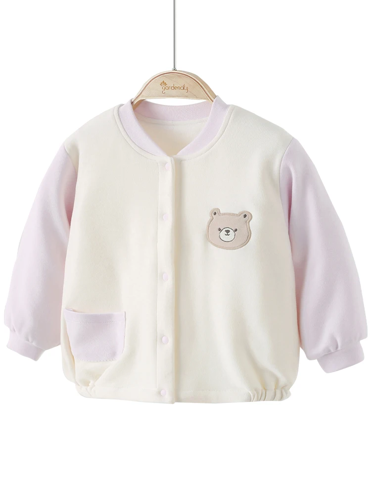 生後2ヶ月の赤ちゃんが冬に寒くならないようにする、寝るときの服装はこれで解決？