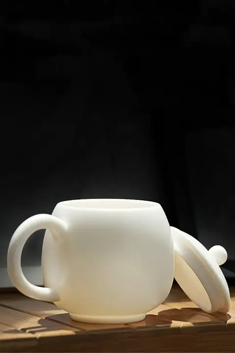 手作りの白磁茶杯【蓋付き・オフィス用・個人用マグカップ】