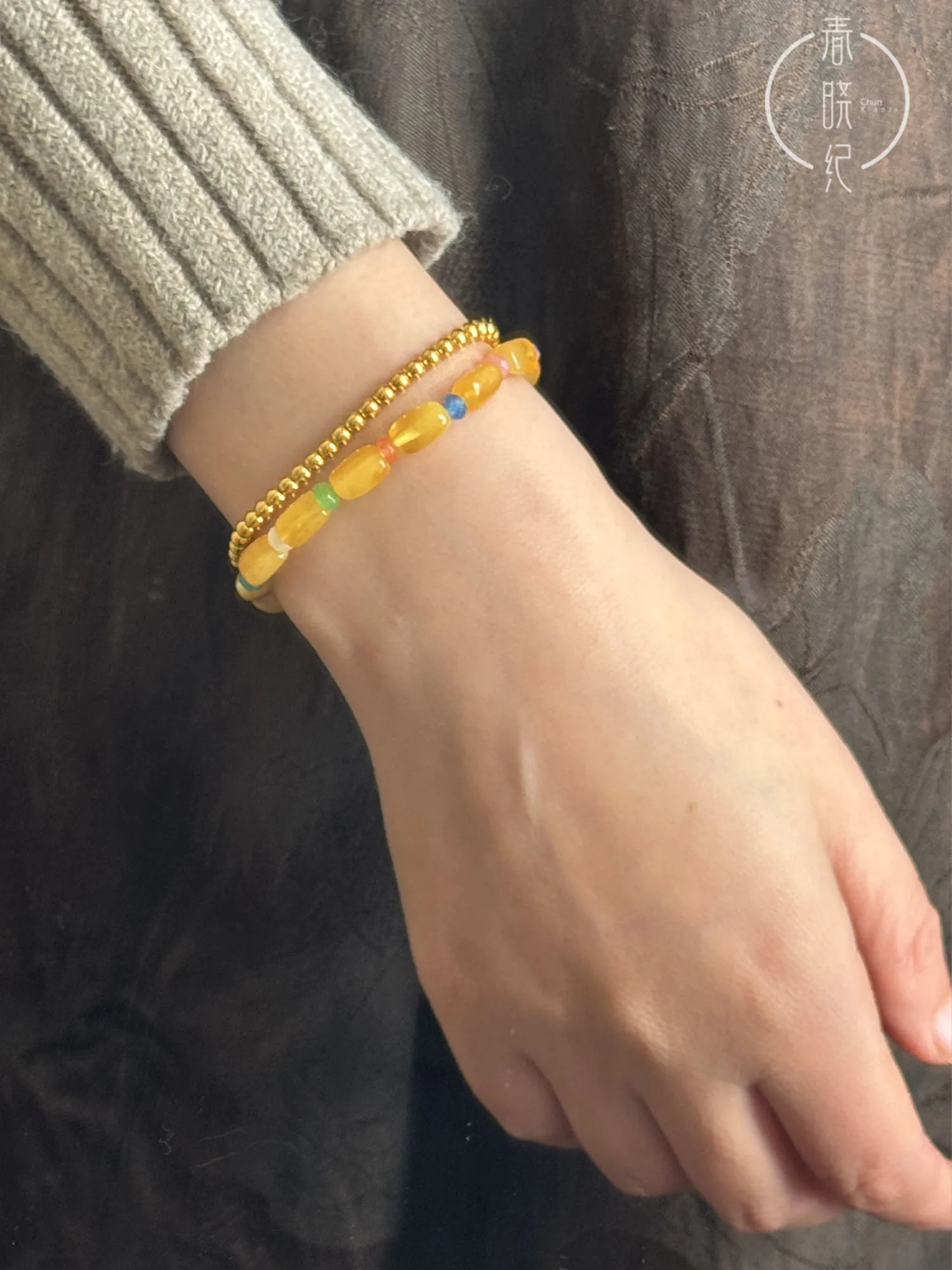 amber color とは？その魅力とファッションに活かす方法は？