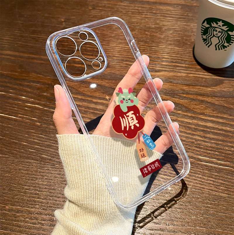 iPhone15 ケース クリア おしゃれ は どんな感じ？そして 透明ケース と ステッカー ブランド の違いは？