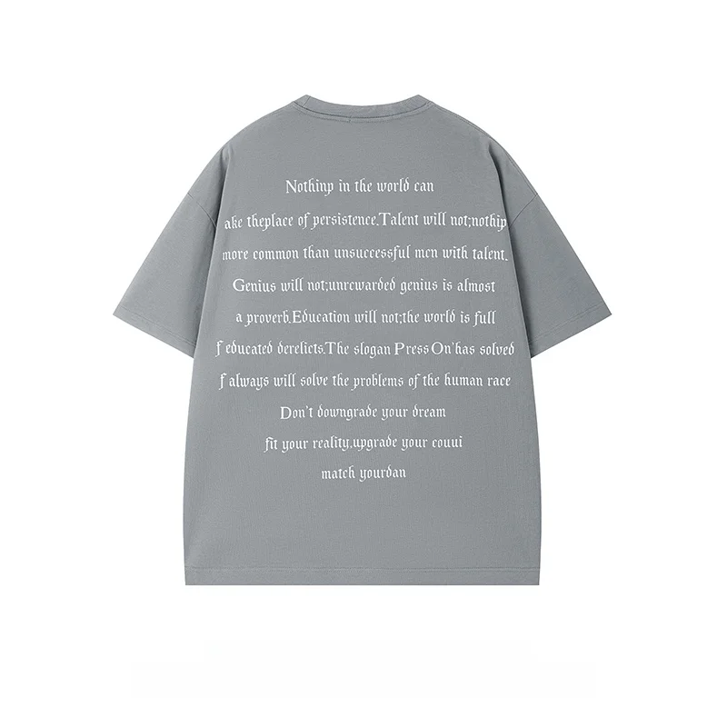 「tシャツの中に着る」スタイルが今、なぜ注目されているのか？
