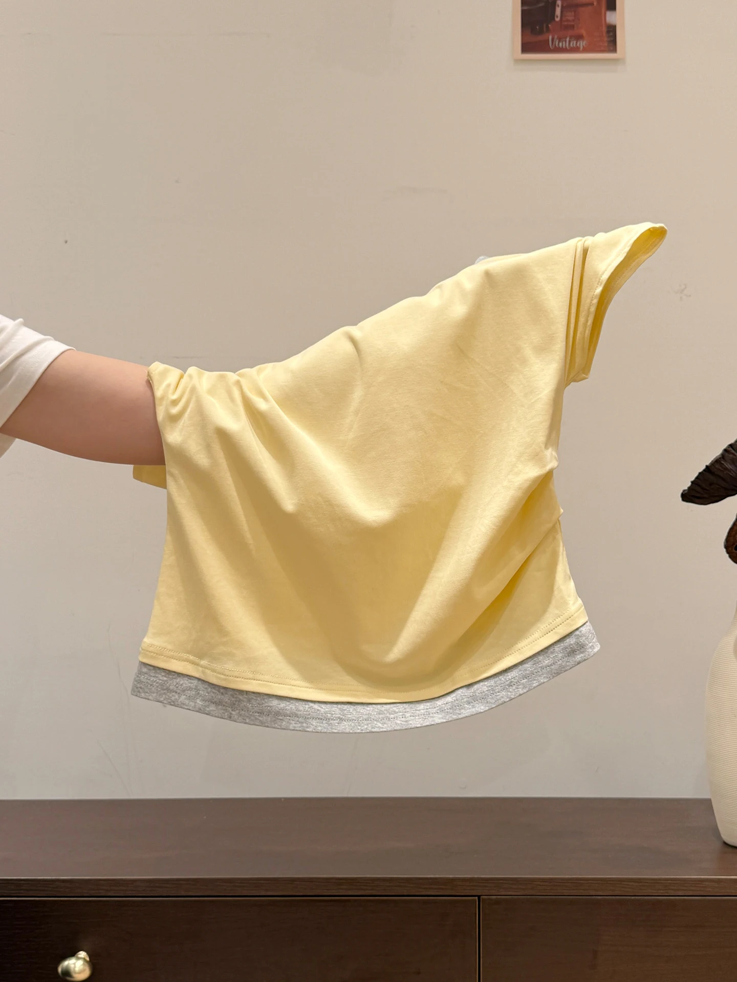 「tシャツ 重ね着 レディース」で失敗しない着こなしは？デザイン性と通気性のバランスが鍵