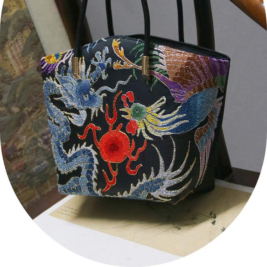 民族風デザインの刺繍トートバッグ：キルティングトートの実用性とデザイン特性