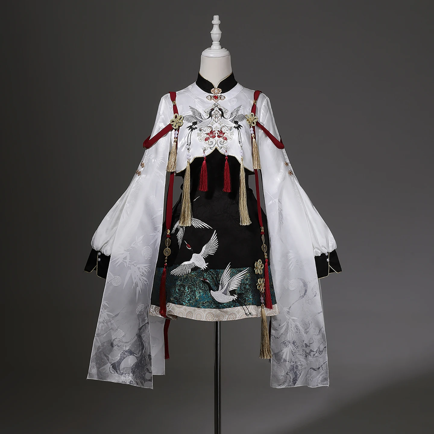 エンブロイダリー ブラウス：中华風刺繍盤扣短上衣とロングドレスのセットアップの実用性と着用シーン