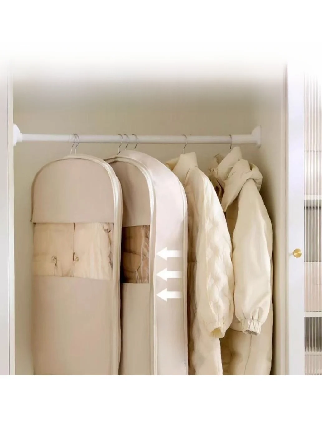 服収納の悩みを解決する、掛け式の防塵カバーは本当に効果的？