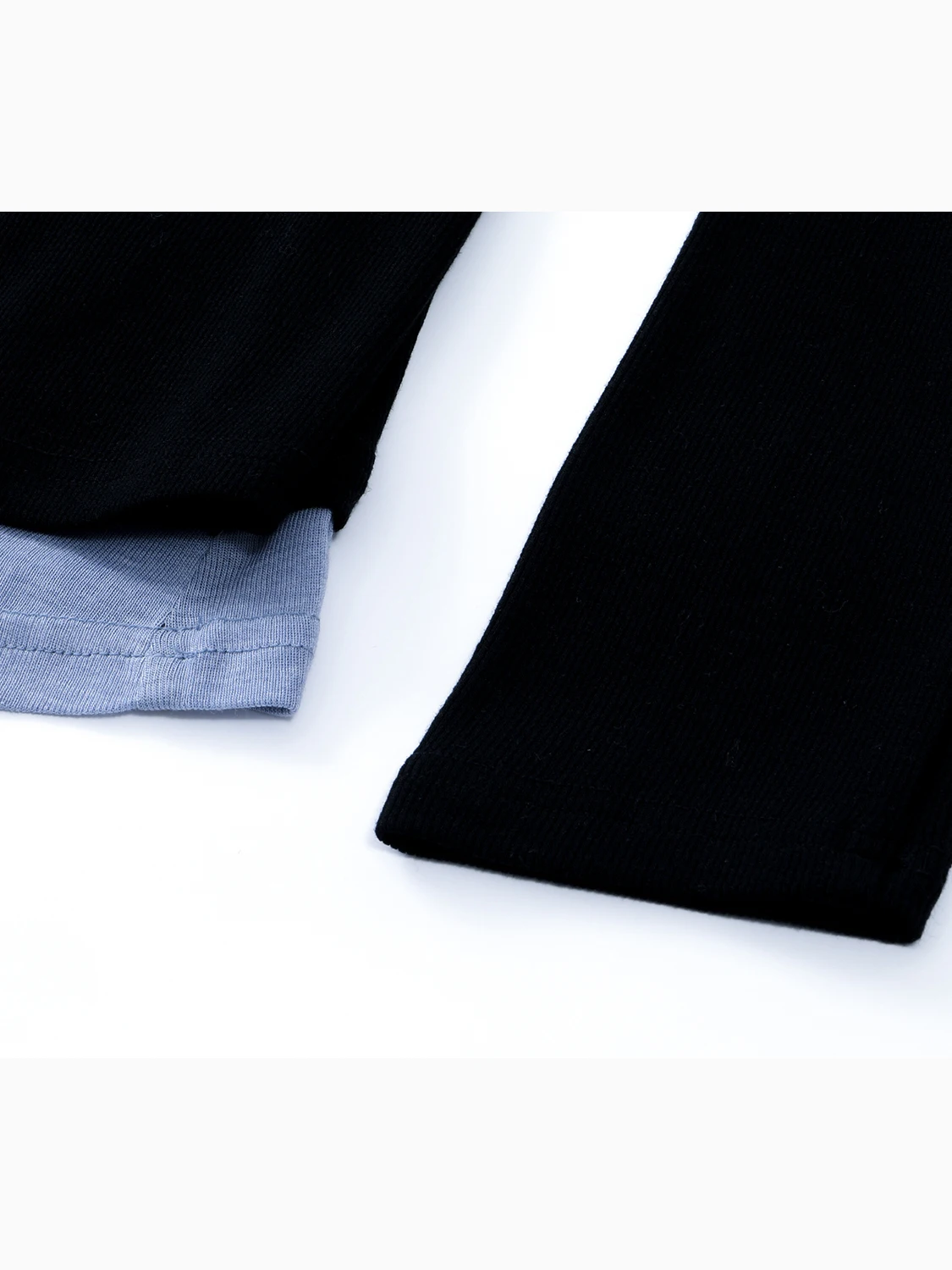 デザイン性のある掛け紐付き長袖Tシャツ：女性向けドレープスタイルの実用性と使い分け