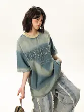水洗い加工のデニム風刺繍入り半袖Tシャツ【ゆったりしたフィット・リトロデザイン】