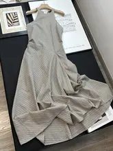 トレンディなデザイン！肩開きのAラインチェック柄ロングワンピース【コットン素材・ノースリーブ・ビーチ＆通勤用】