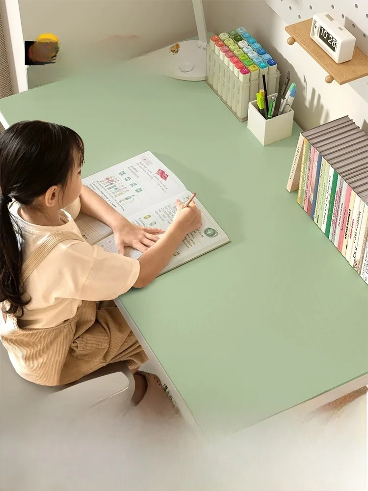 4歳 プレゼント 知育 にぴったりなアイテムは？その答えは「目に優し い学習デスク保護マット」