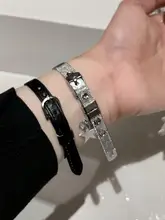 個性的な星柄デザイン！レザー製パンキッシュブレスレット【ユニセックス・重ね付け可能】