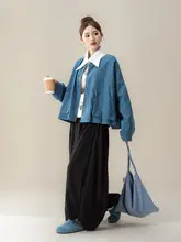 浅い青のラウンドネック復古風デニムジャケット【シンプルなボタン・ポケット付き】