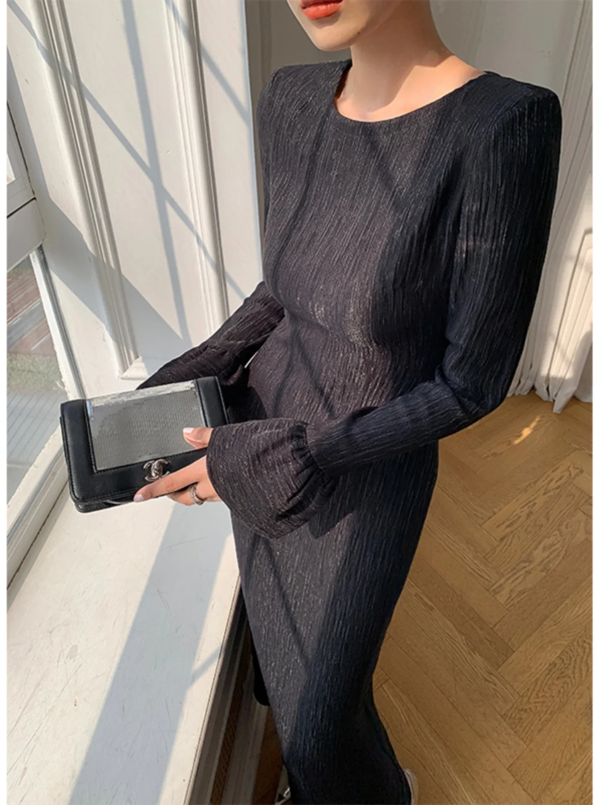 高級レストラン 服装 女性 冬：冬用ワンピースドレスの実用性とデザイン特性