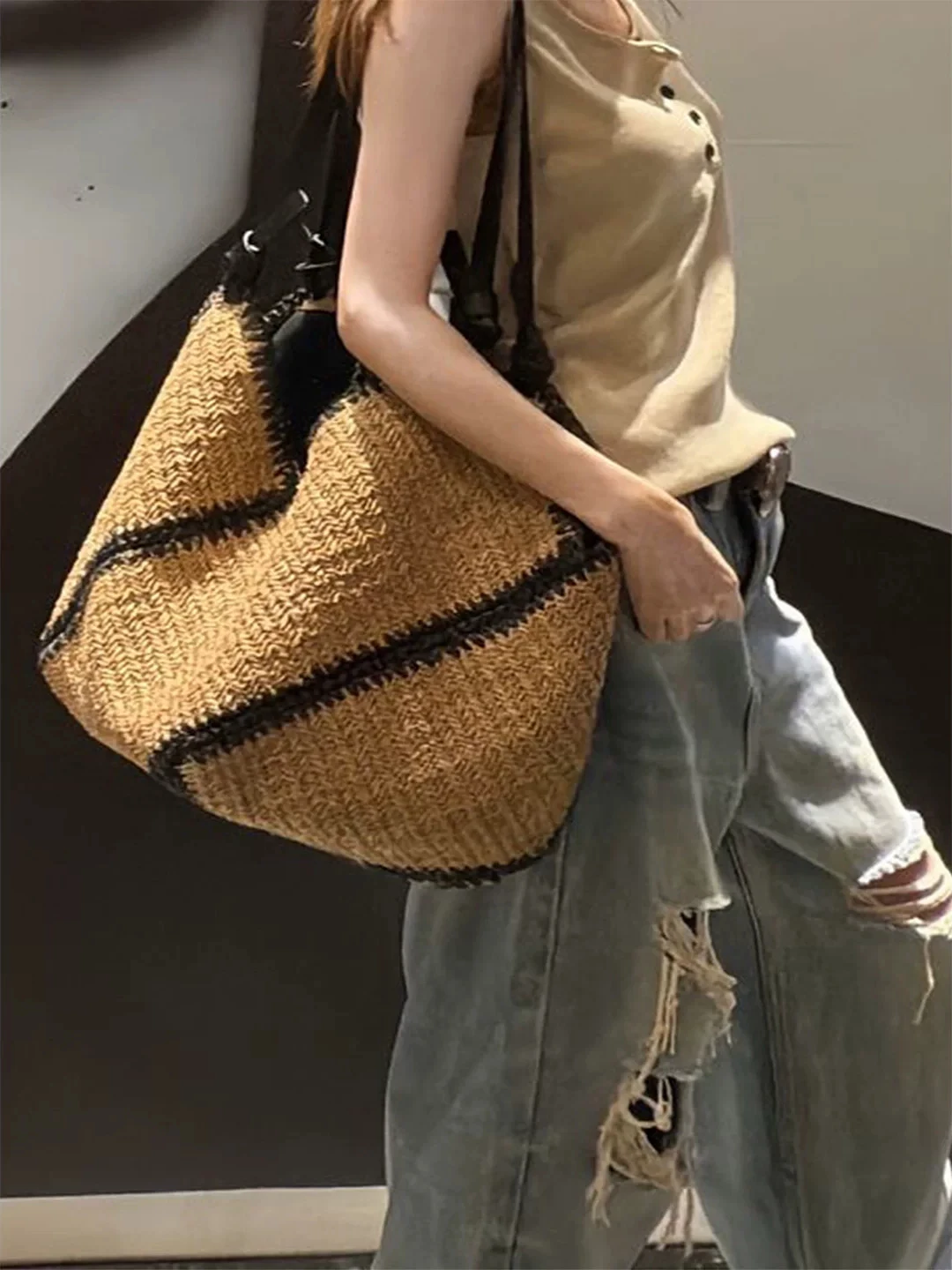 woven bag は本当に通勤に使えるのか？リゾート風草編みショルダーバッグが解決する日常の悩み