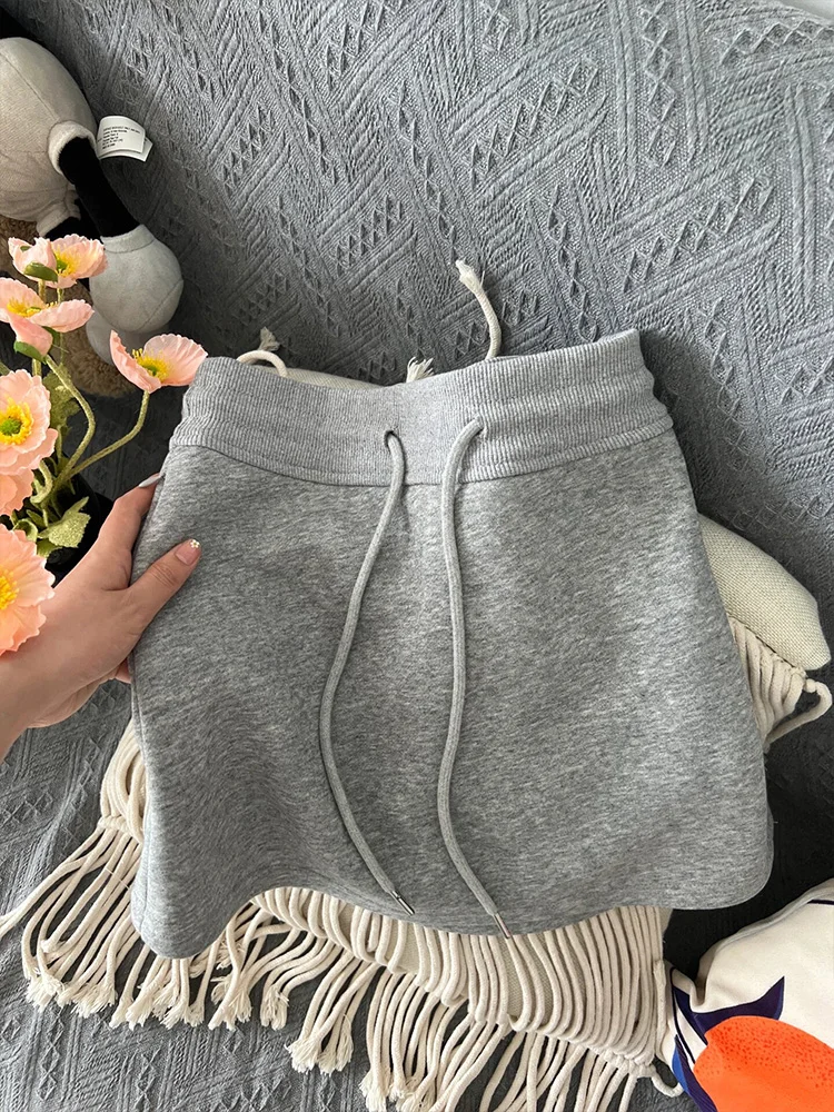 40代の女性が選ぶ、ショートパンツコーデの本質は？