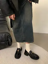 洗練されたデザインの黒色ローファー【厚底・春夏用・フラットヒール】