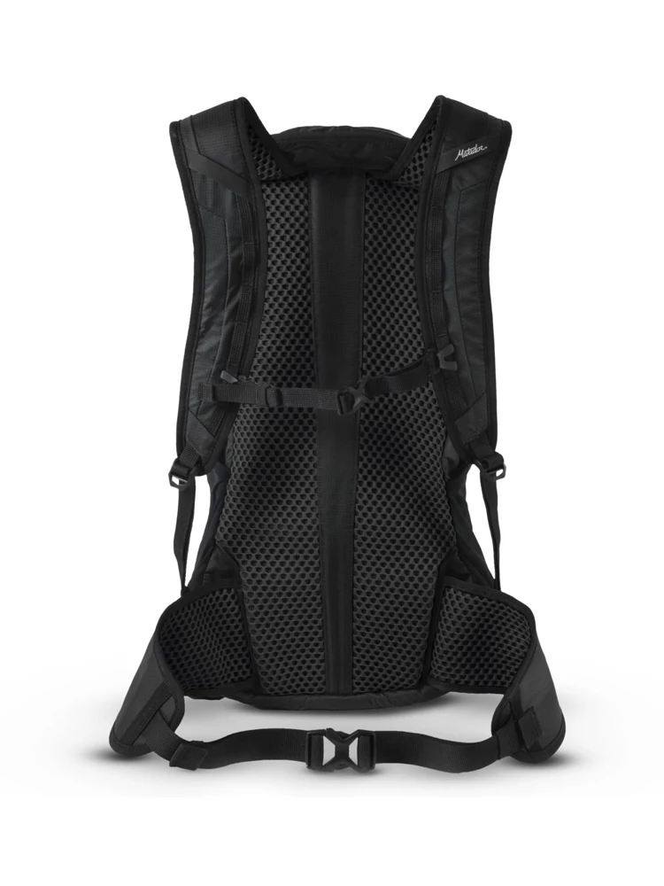 キャンプ道具を節約調達｜実際に使ってみた結果 - Matador Beast 18L バックパックの実用性と価格対比
