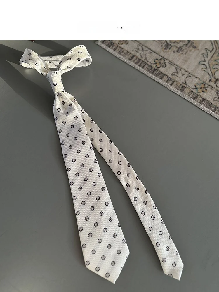 ascot tie とネクタイの違いを知れば、ビジネススタイルの完成度が上がる！