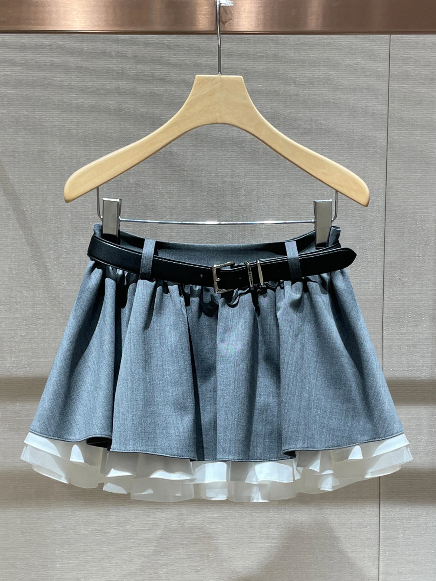 高腰花弁デザインベロアフレアスカート：個性的なスタイルとセットアップ対応の実用性