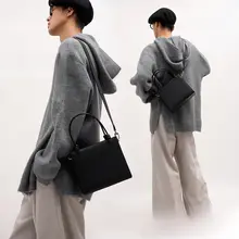 高級感ある手提げショルダーバッグ【秋冬用・牛革製・小型・通勤用】