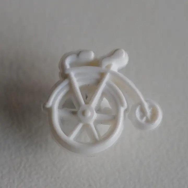 ドイツ製ビンテージ 自転車デザインボタン【白色・直径14mm・スタイリッシュ】