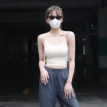 シームレスフィットのスポーツブラ【女性用・ジムやヨガに最適・バックストラップデザイン】