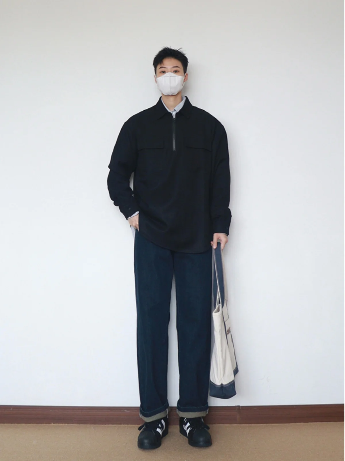 メンズシャツとパーカーの重ね着は、どうやって上手に活用するの？4選で日常から通勤まで完璧に