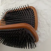 大型クッションブラシ【マッサージ機能付き・木製・頭皮ケア】