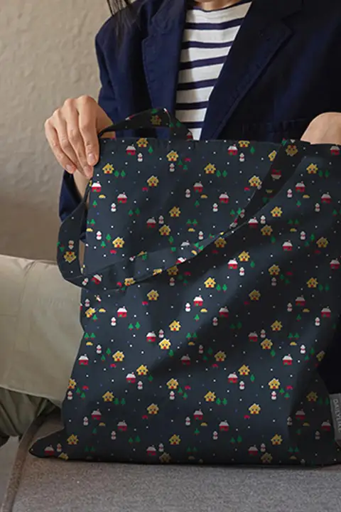 クリスマスデザインの深青色コットンDIY生地【手作り衣服やバッグに最適】（セットアップ対応）