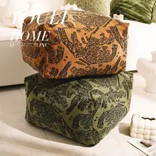 復古風の軽やかなデザイン！グリーンとブラウンの象柄座布団【リビング用・ラグ付き】