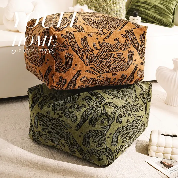 復古風の軽やかなデザイン！グリーンとブラウンの象柄座布団【リビング用・ラグ付き】