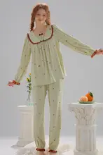 プリンセスデザインの長袖パジャマセット【春秋用・コットン・花柄】