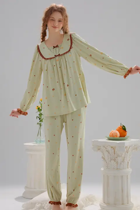 プリンセスデザインの長袖パジャマセット【春秋用・コットン・花柄】