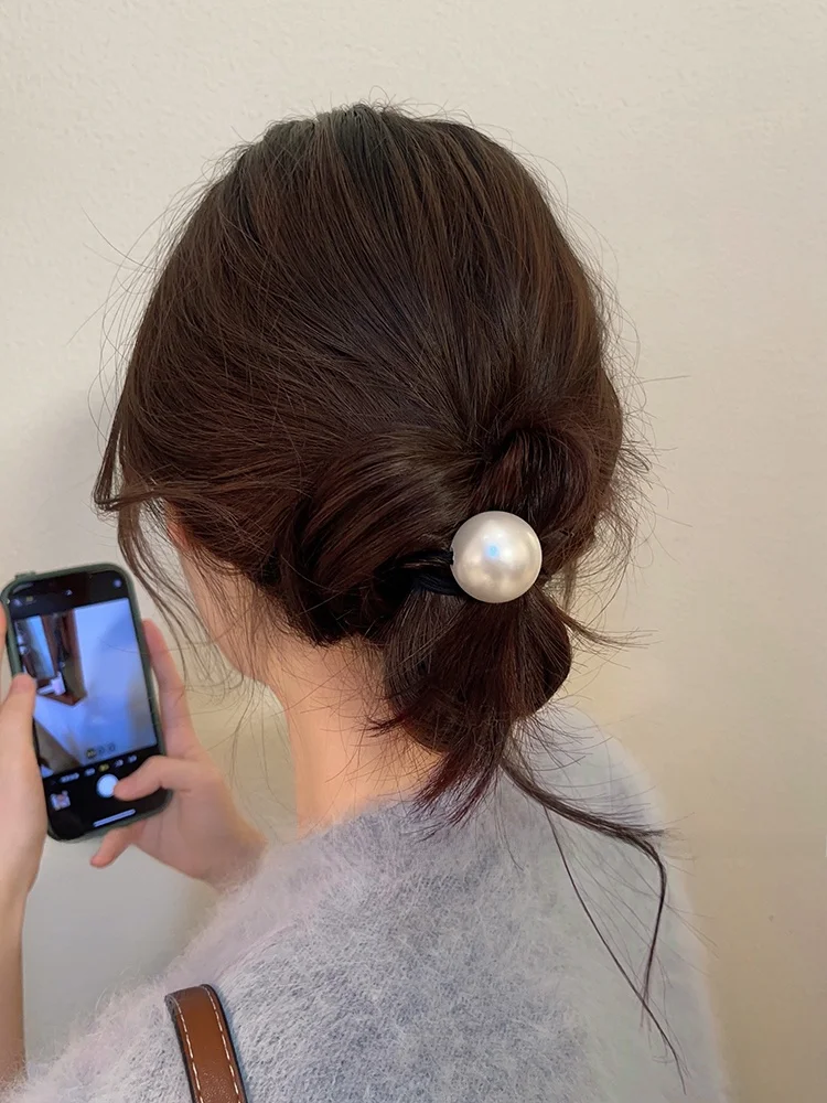 パールビンテージ風ヘアゴム：低めのお団子ヘアに最適な女性用ヘアアクセサリーの使い方と特性