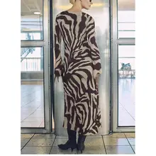 春季女性用 ゼブラ柄マキシドレス【バルーンネック・フレアスリーブ】