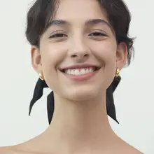 弧形デザインのカット面メタルイヤリング【スタイリッシュ・シンプル・カジュアル】