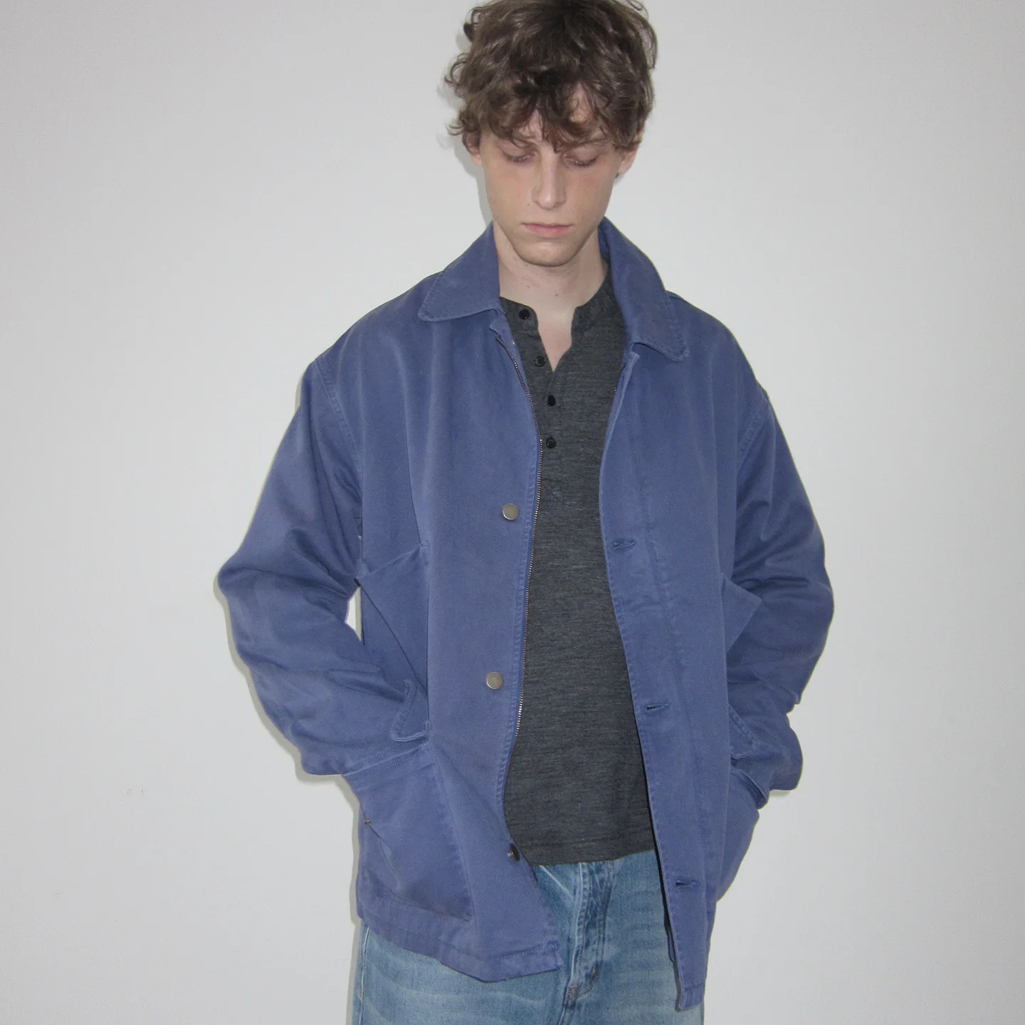 制服パーカーの定価はいくら？それとも、日常に溶け込む「工装風」のジャケットが本当の答え？