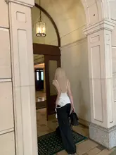 グレー縞模様のワイドレッグスーツパンツ【フィット・ドレープ感あり】