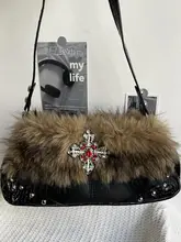 毛並みの滑らかさが魅力！個性的なデザインのショルダーバッグ【スイート・秋冬用・水晶装飾】