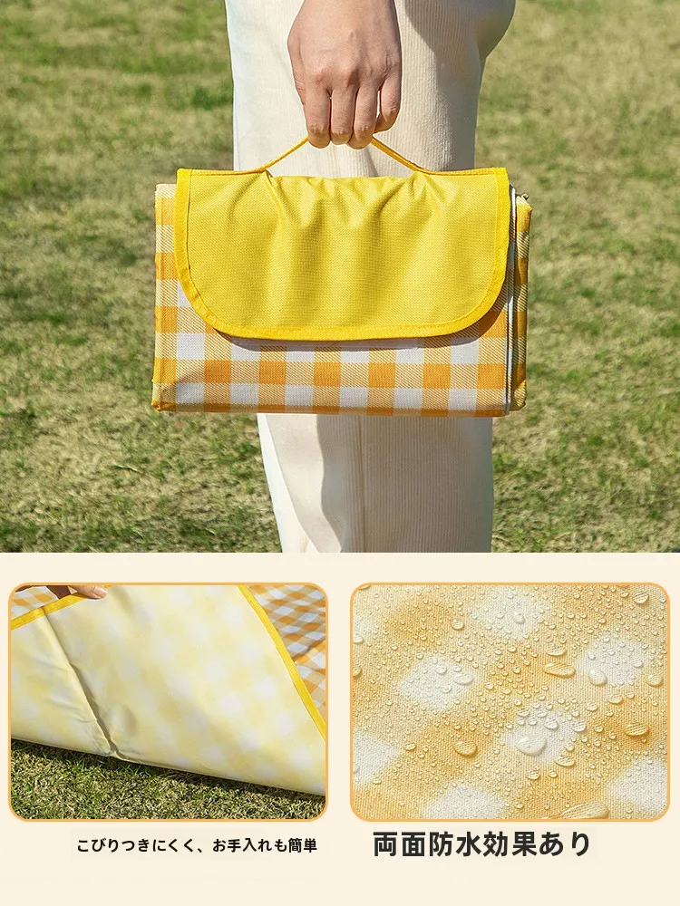 防水加工の携帯型ピクニックマット：厚手・折りたたみ式で春のハイキングにも最適