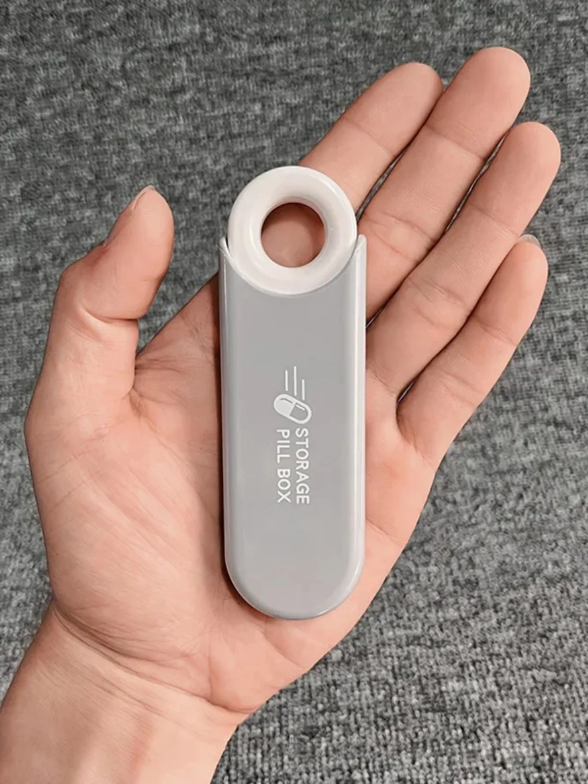 携帯用薬収納ボックス：ミニサイズで朝昼晩を分割管理する実用性