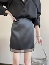 黒いサテン光沢仕上げのシフォン切り替えAラインスカート【夏用・ファッショナブル・ミニ丈】