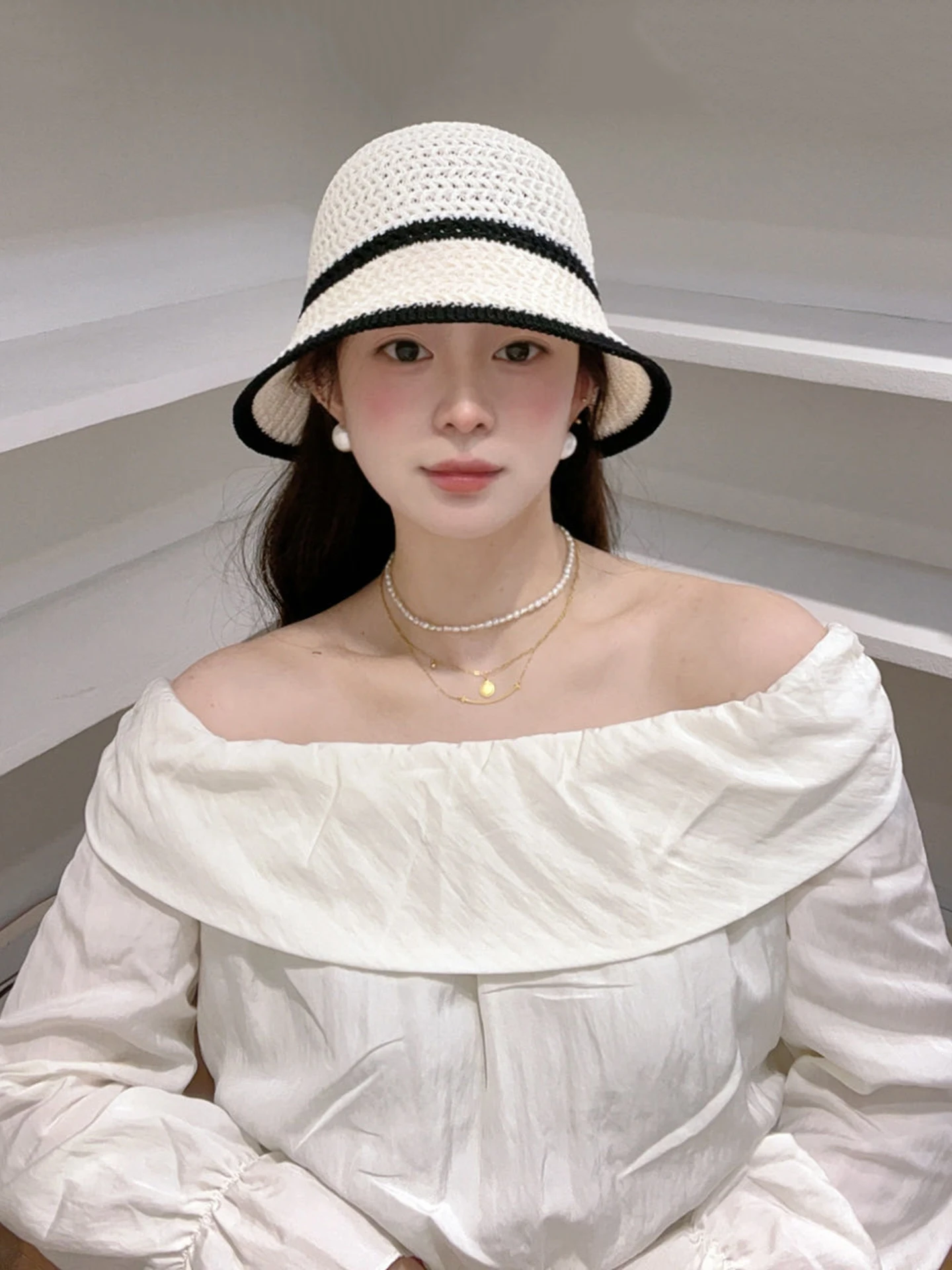 春夏用コントラストカラー編み込みフィッシャーハット：日差し対策とアウトドアシーンでの実用性