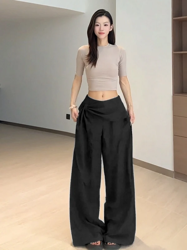 50代ファッション 150cm向け 高身長対応の黒いワイドパンツ【ハイウエスト・フィット・ドレープスタイル】