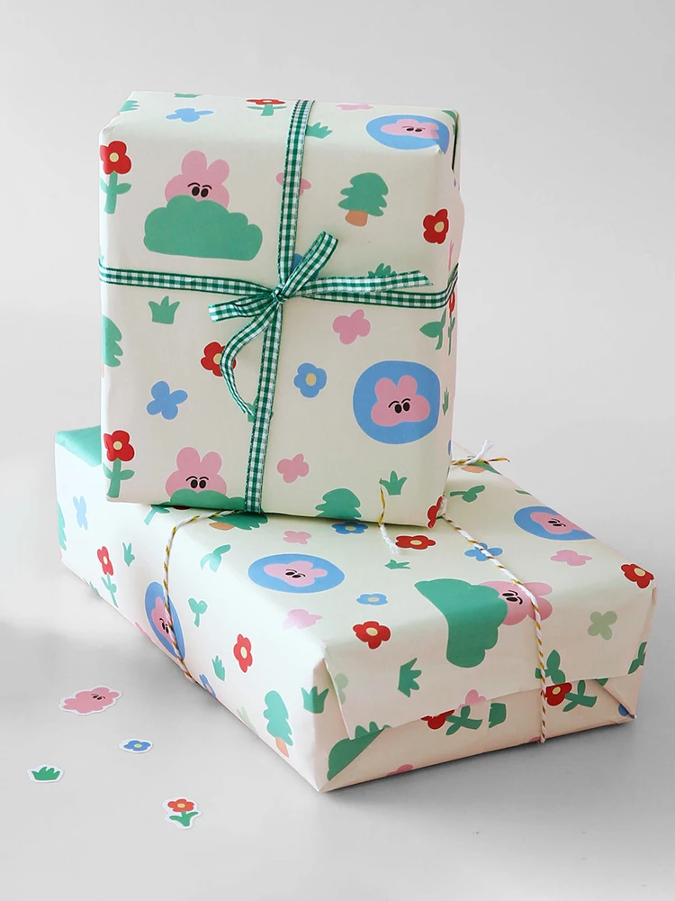 かわいい手描きキャラクターの誕生日ギフトボックス用ラッピングペーパー：プレゼント交換500円男女向けの実用性とシーン別比較