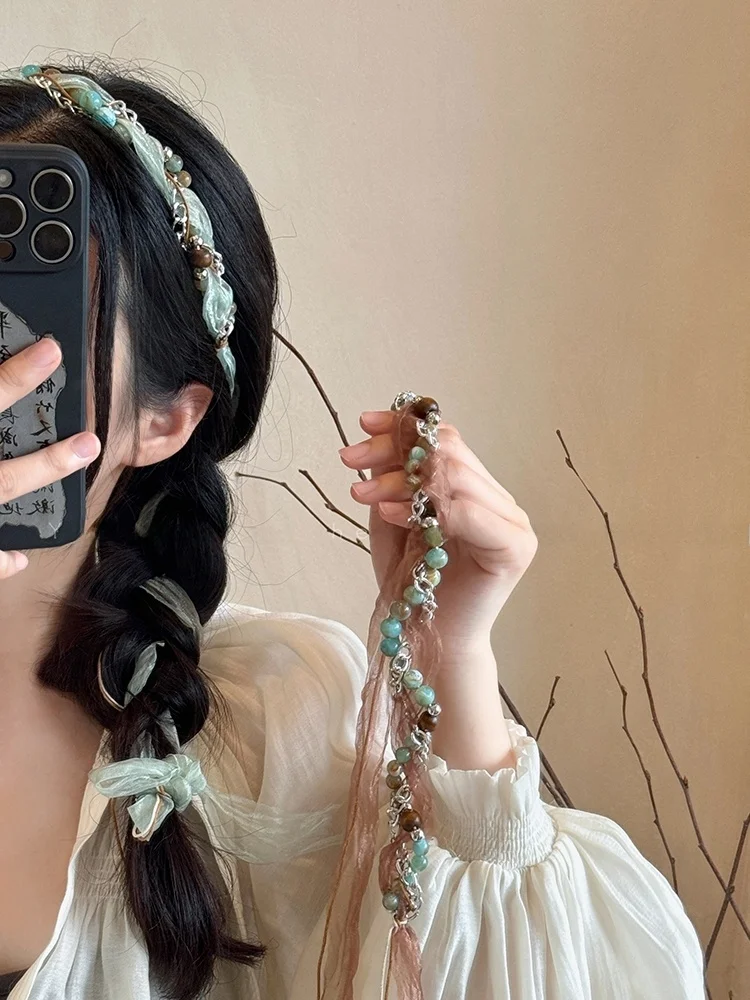 ボヘミアンテイストのレトロヘアアクセサリー：hooked vintage と民族風の融合スタイル