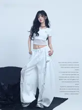 白色のダンスファッション上下セット【短丈ジャズトップ・ゆったりストレートパンツ】（セットアップ対応）