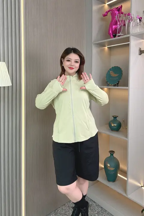 大きいサイズのアイスシルク日焼け対策ジャケット【夏用・ゆったりフィット・立ち襟・フードなし・ヨガ対応】