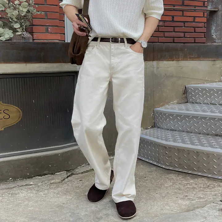 ストレートフィットのデニムパンツ【メンズ・クラシックデザイン・カジュアル】