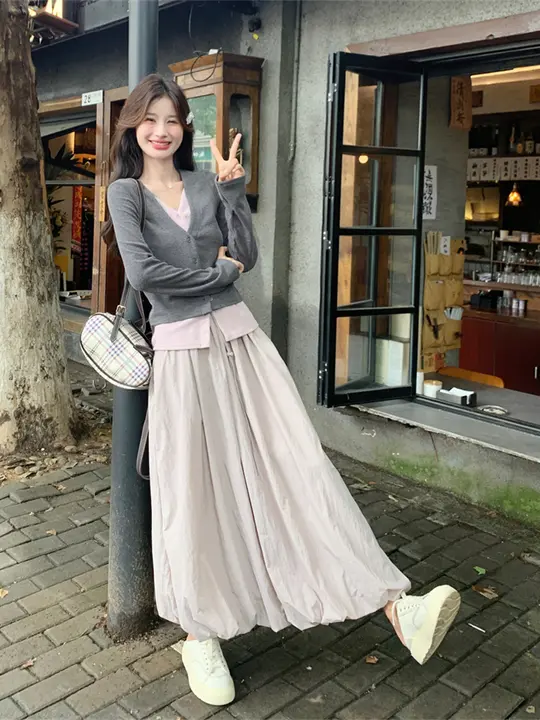 フレンチスタイルの柔らかい雰囲気！ニット風トップスとスカートのコーディネート【秋用・花苞スカート】（セットアップ対応）